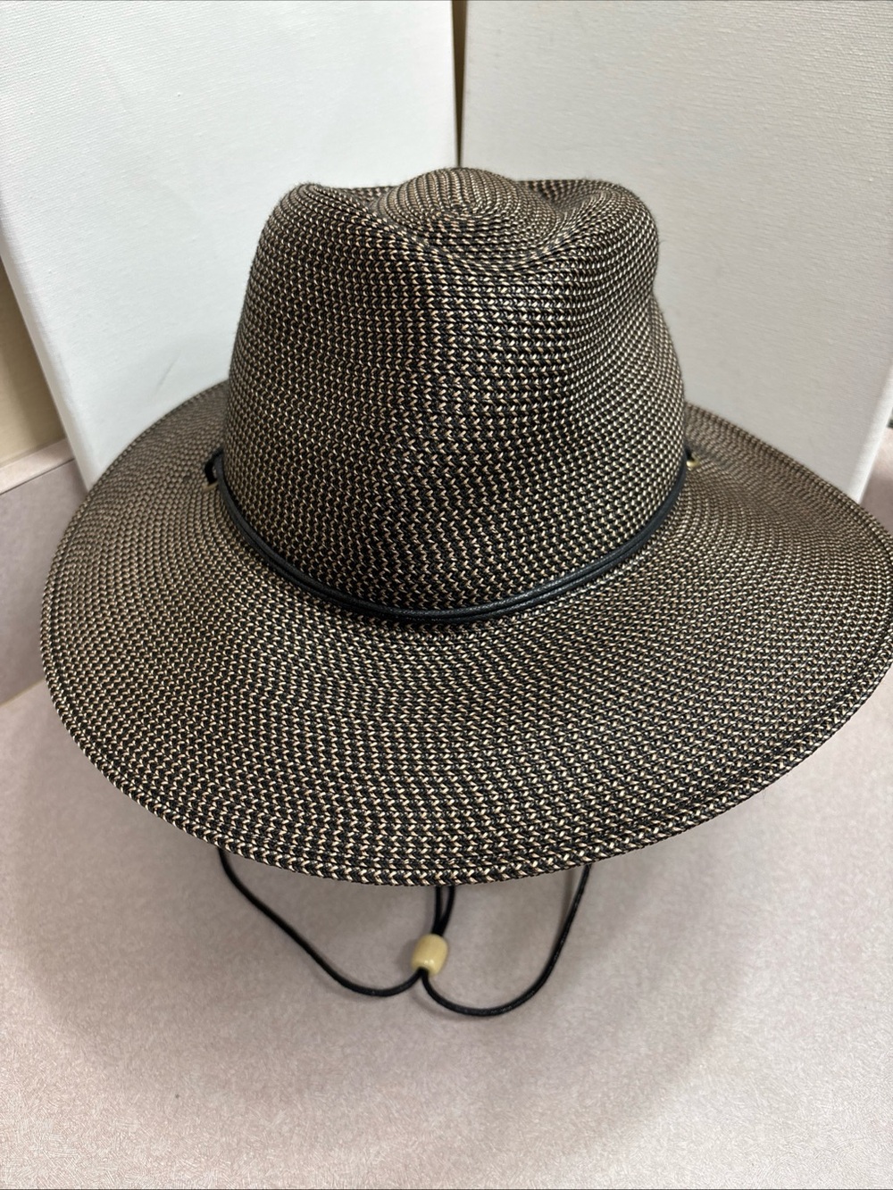 Wallaroo Logan Sun Hat M/L Black Tan Outback Safari Chin Cord Packable Travel